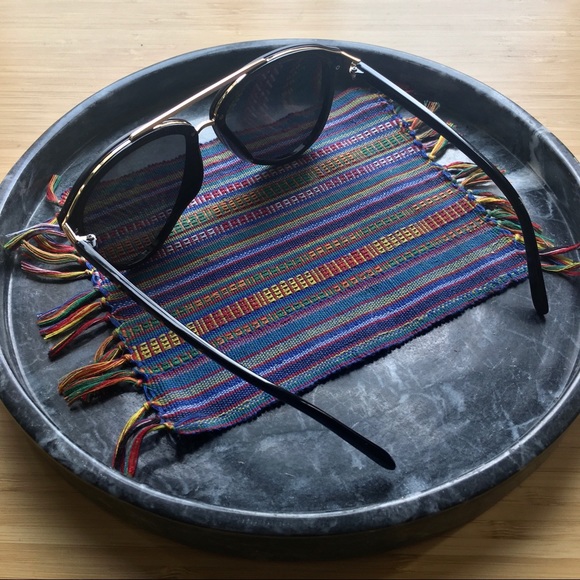 🟣 2/$10 Black and Gold Sunglasses - Picture 4 of 6